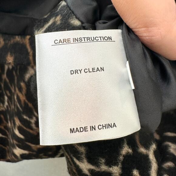 NINE WEST | Leopard Print Animal Faux Fur Zip Coat | Medium - Picture 8 of 8